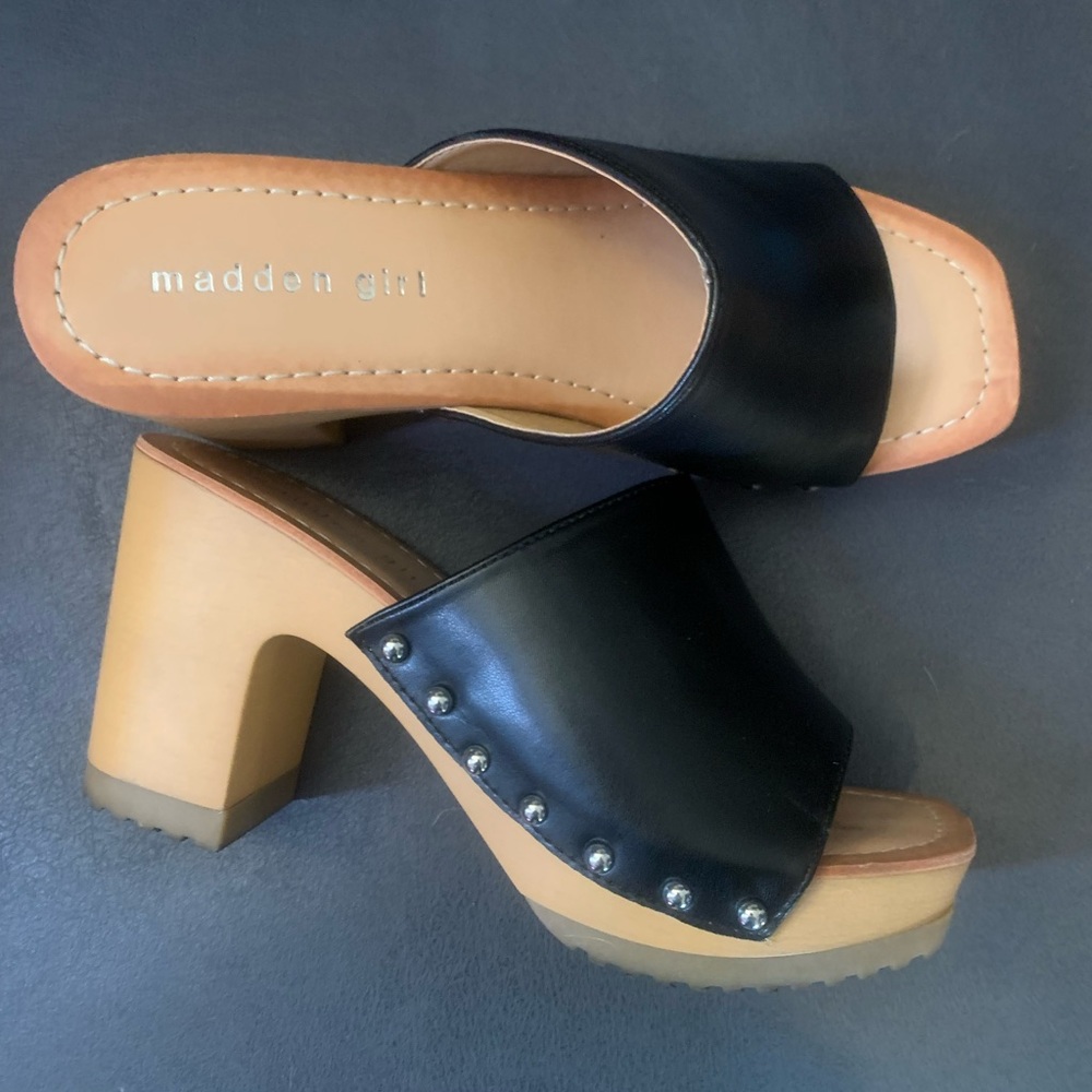 Madden Girl woman’s platform clog sandal in Black. Size 7
